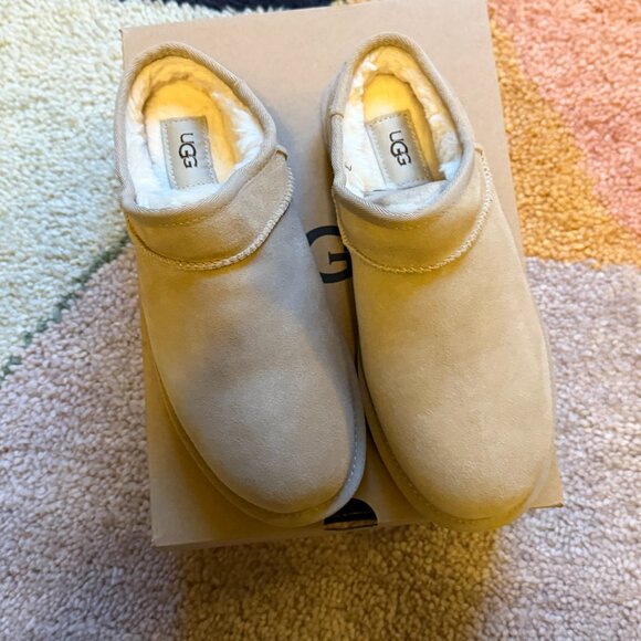 NIB UGG Classic Slipper Size 8 - Picture 4 of 4